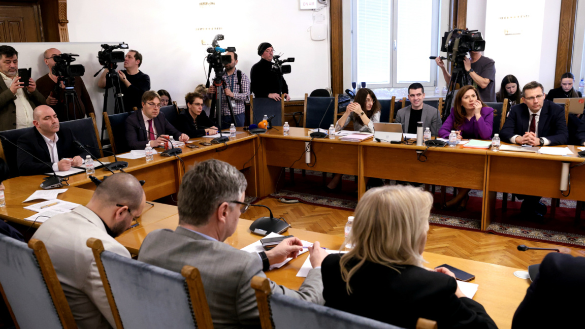 В комисия: До 20 секции в страни извън ЕС извън представителствата ни