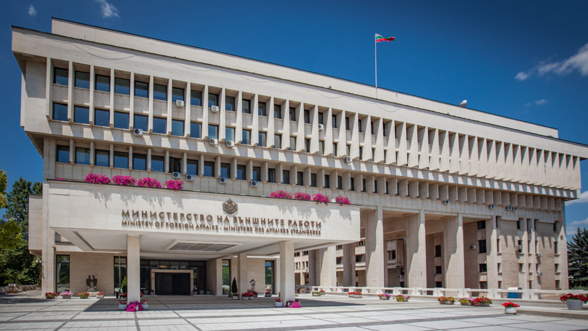 България иска разяснения от Турция за навлизането на кораба "Кайрос" в наши води