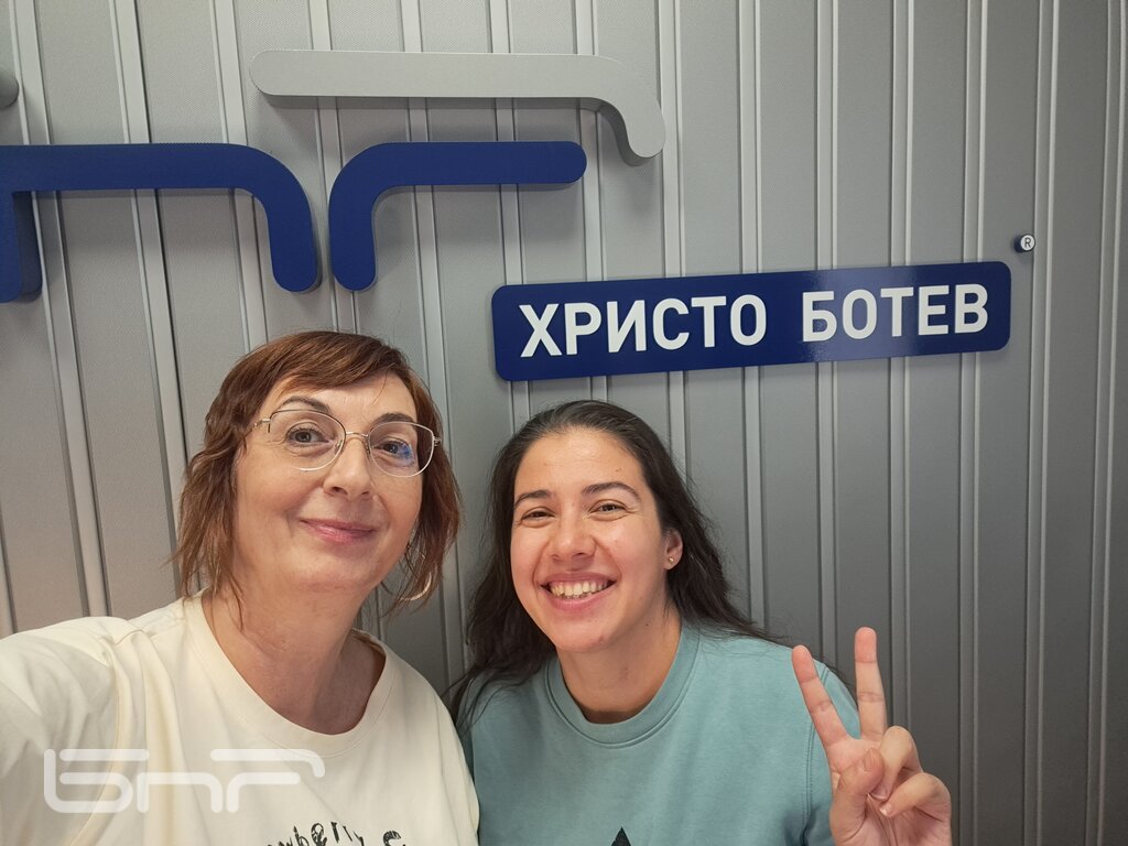 Светлана Вълкова и Бистра Иванова (вдясно)