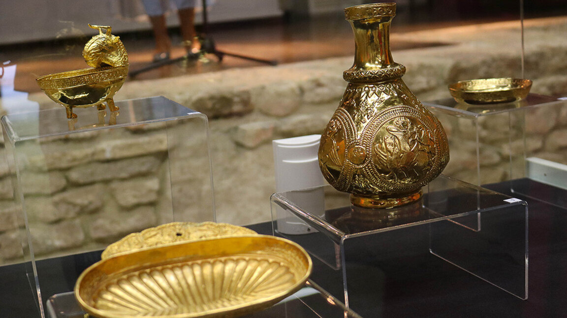 Exhibition showing gold and silver treasures found in Bulgaria opens in Balchik