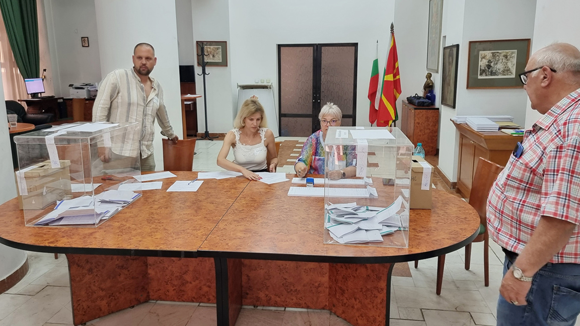 Shtetasit bullgarë votojnë në pesë qytete në Maqedoninë e Veriut