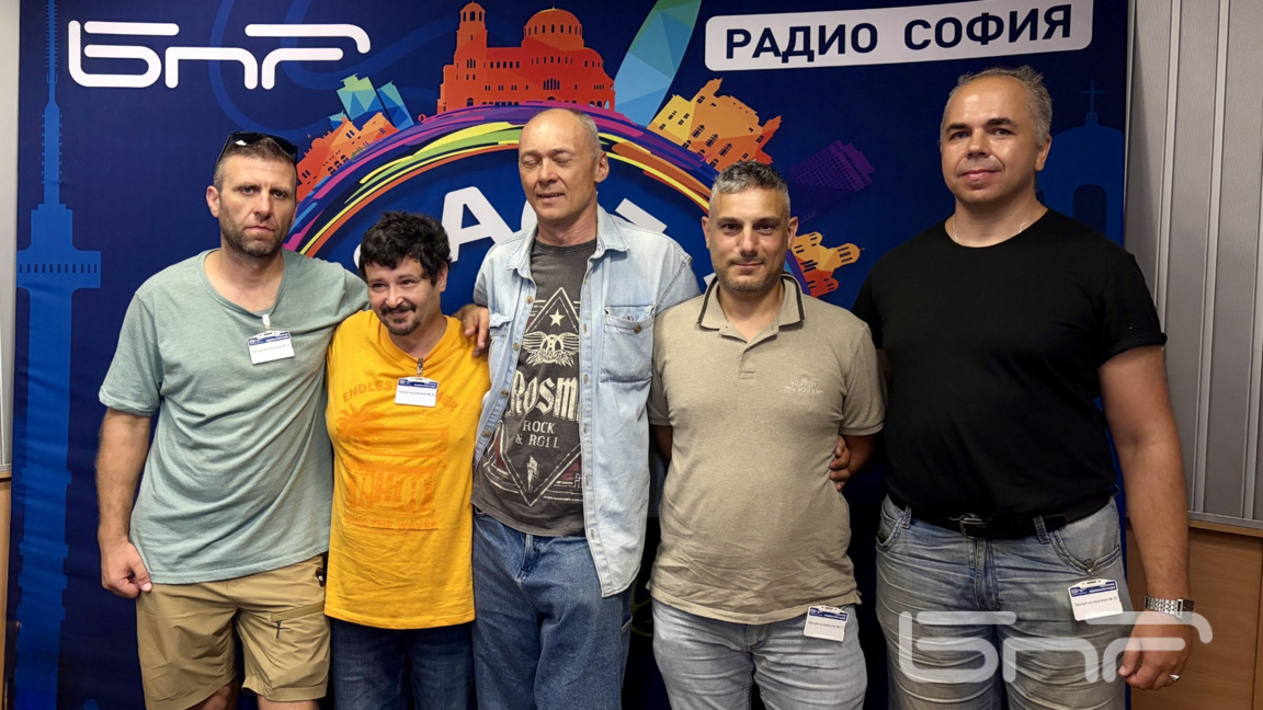 Част от музикантите на група "Кадифе"