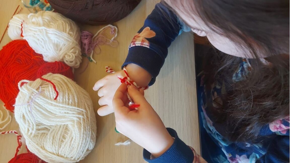 Rojo y blanco: La mártenitsa búlgara envuelta en leyendas y creencias populares