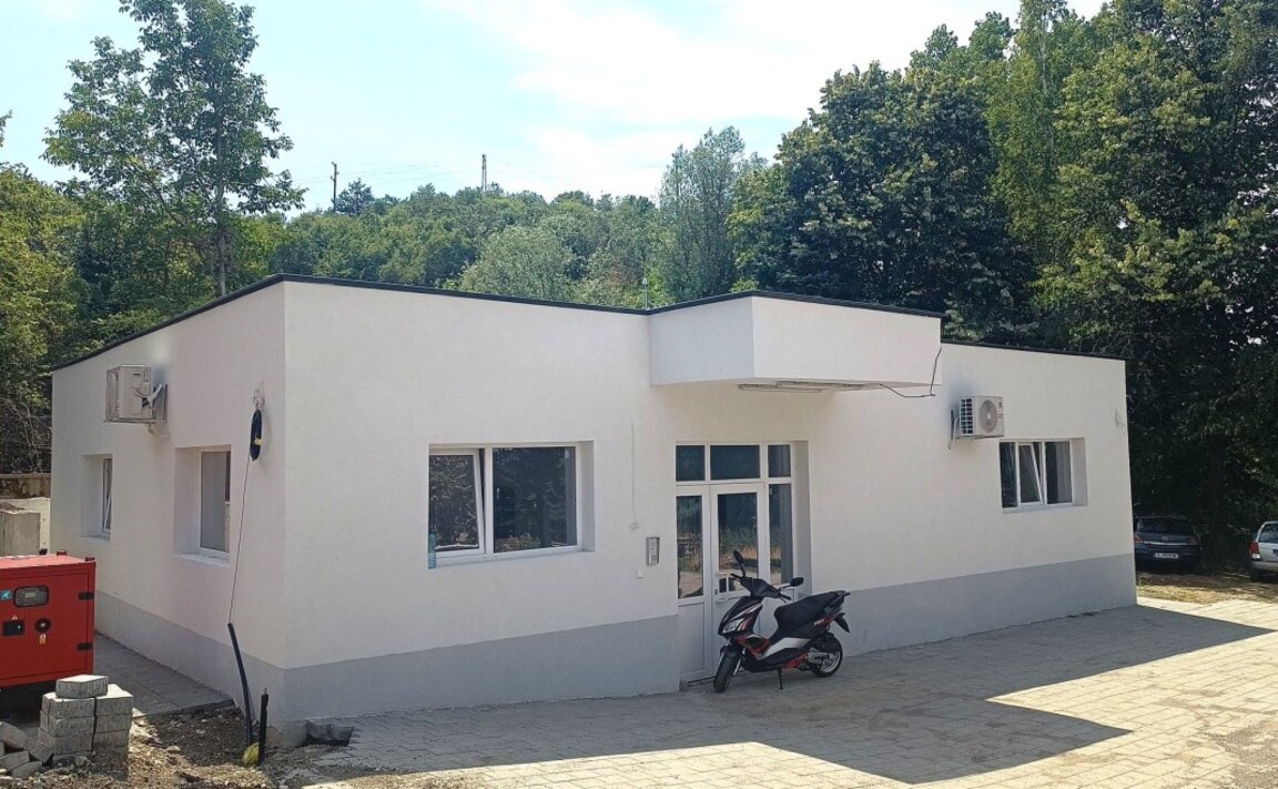Приключва строежът на новата сграда на ФЦСМП в Черноочене