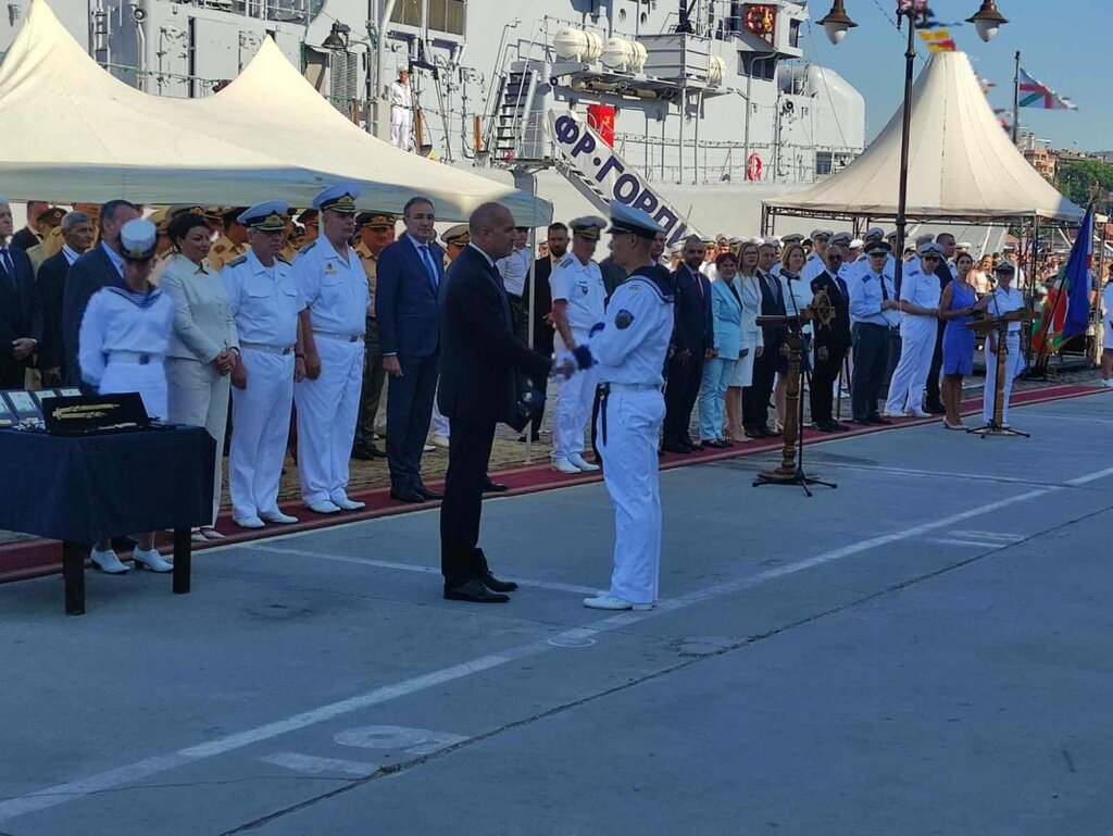 Първо офицерско звание на 44-та курсанти от випуск 2025 на Висшето военноморско училище "Никола Вапцаров"