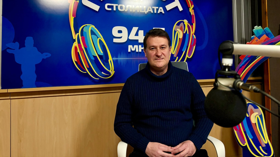 Политологът Милен Любенов