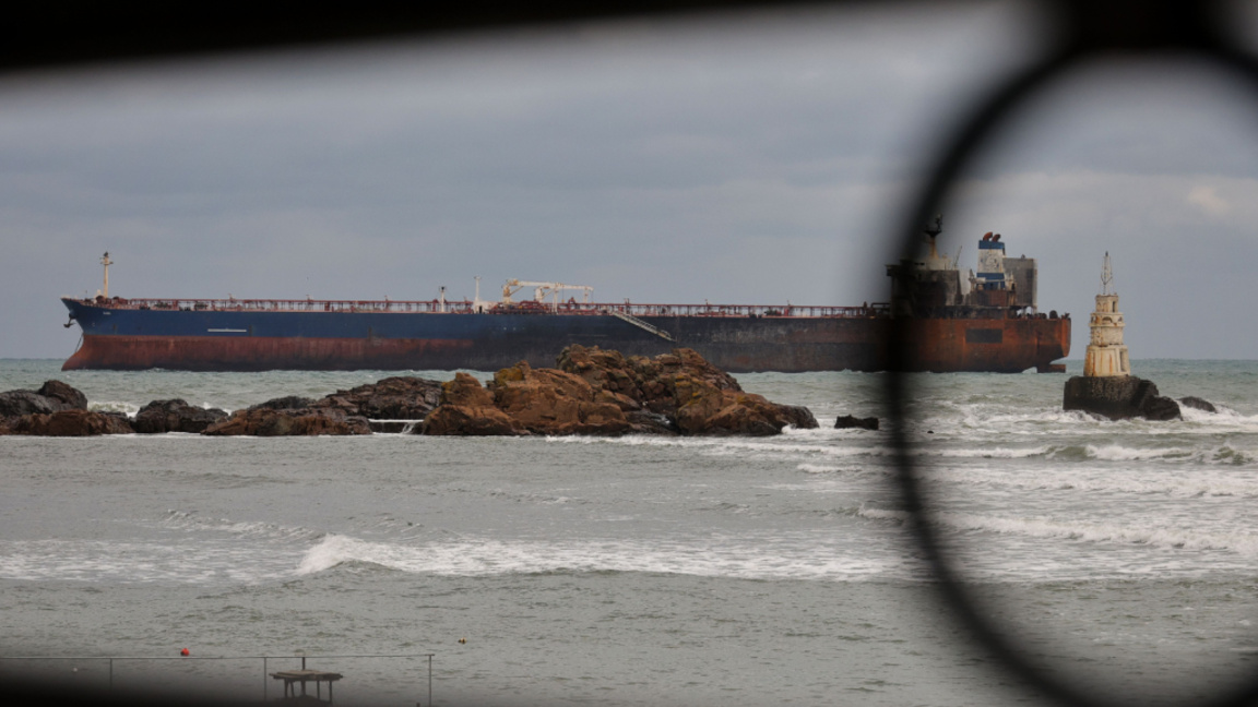 Танкерът “Кайрос” потегли към Бургаския залив