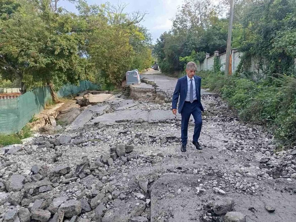 Обявиха частично бедствено положение заради свлачището в кв. "Аспарухово", Варна