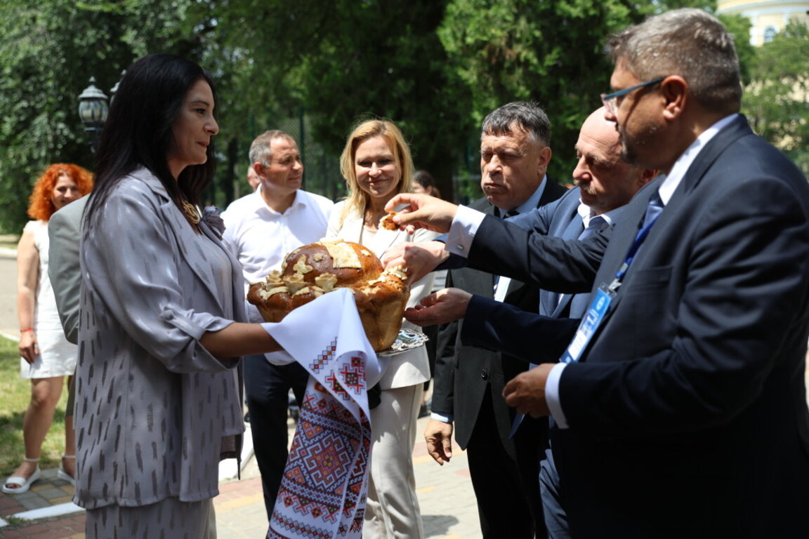 Болградската гимназия посрещна журналисти от 18 българоезични медии по света