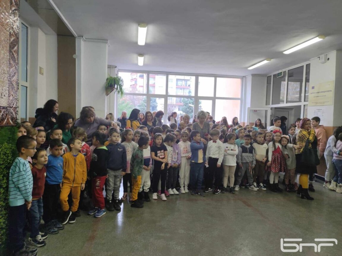 Коледен базар в СУ „Арсени Костенцев” в Благоевград