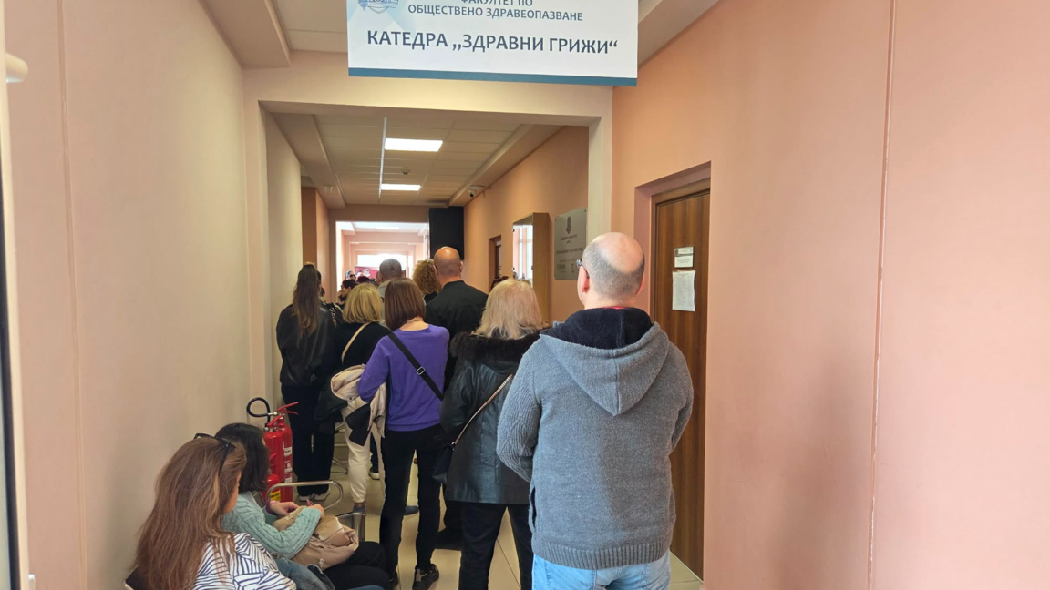 Варненка пред урните: Подписът ми в списъка е преправен, аз още не съм гласувала