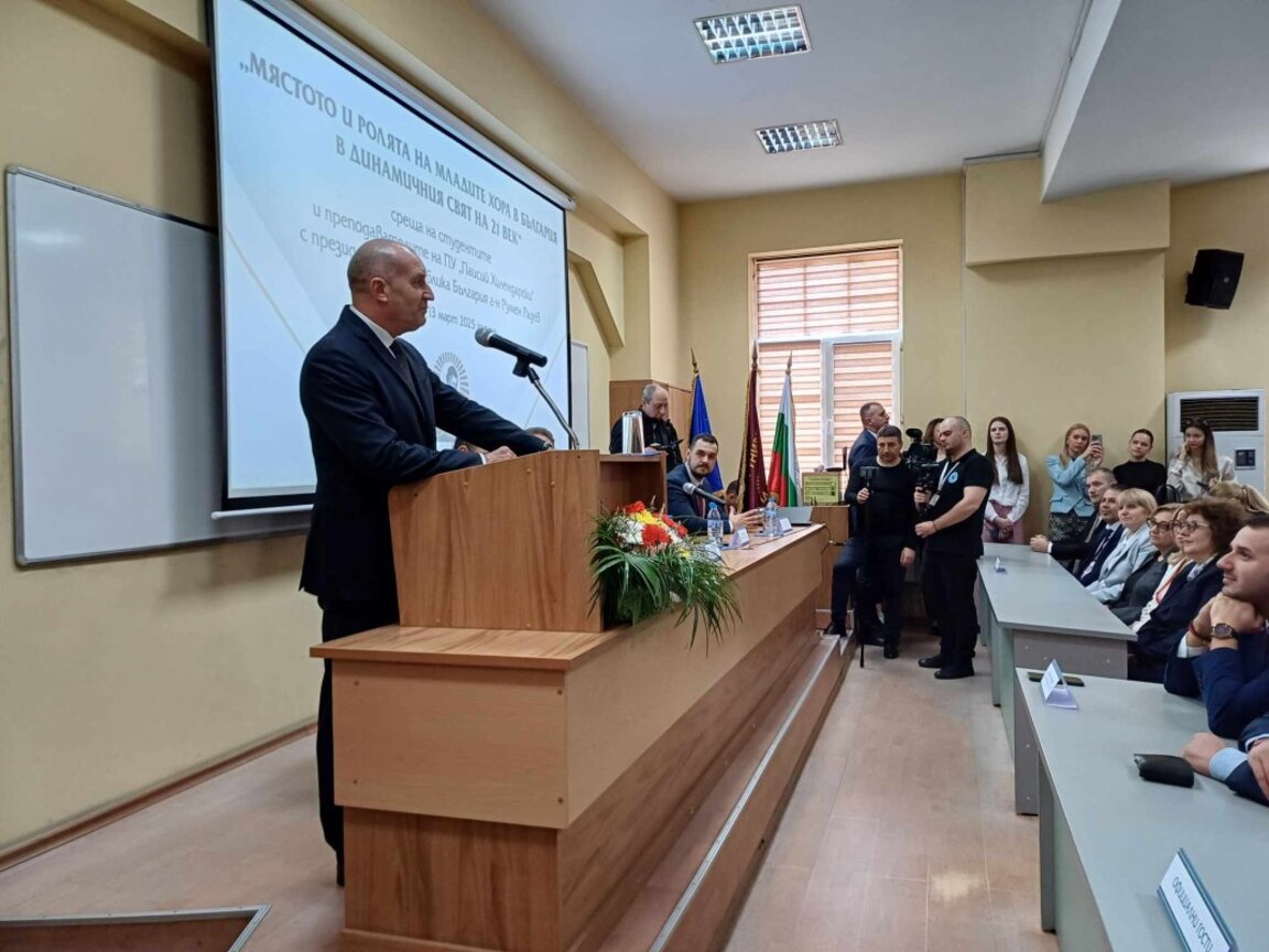Президентът се среща със студенти в ПУ