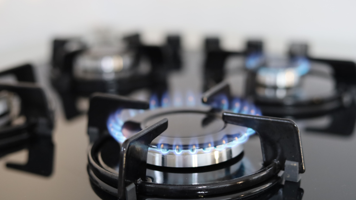 КЕВР утвърди цената: Природният газ поскъпва с 5%