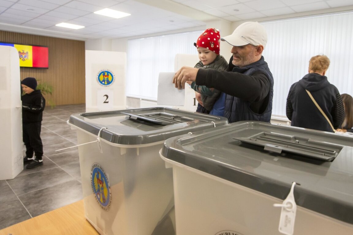 Изборите в Молдова: Неясен резултат, засега управляващите водят