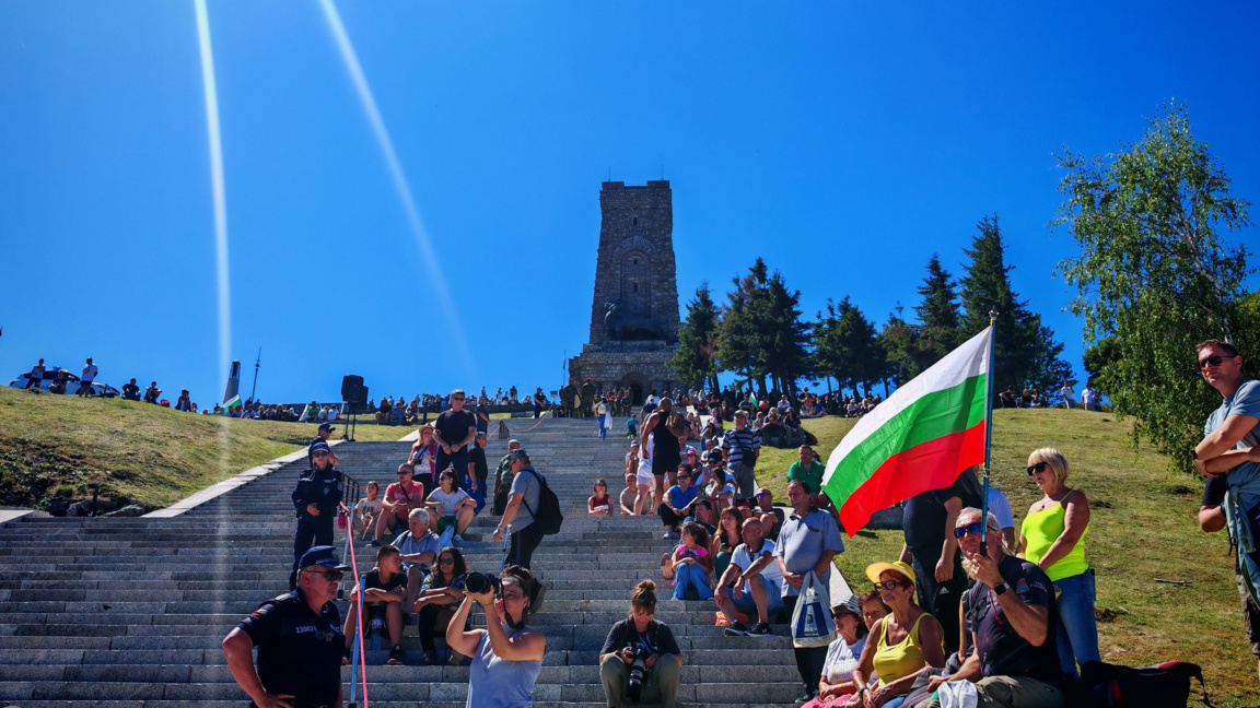 С различни мероприятия из цяла България отбелязваме националния празник