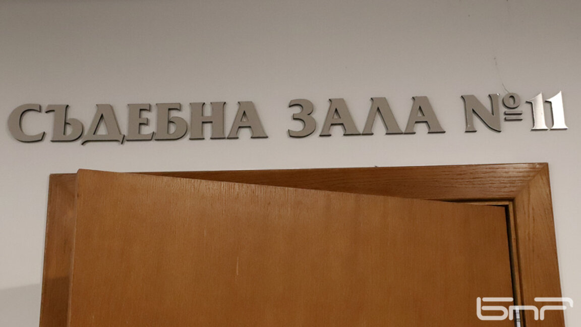 Софийският районен съд решава дали обвинените в хулиганство трима младежи да останат в ареста