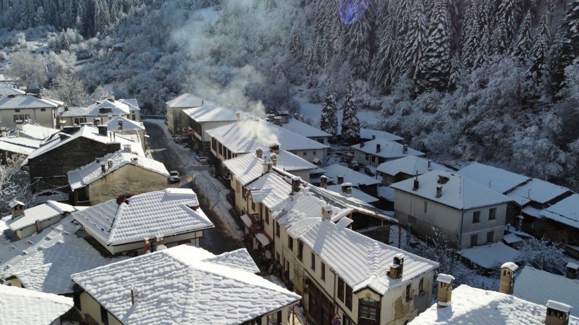 Vineri, în general însorit, dar rece și vântos