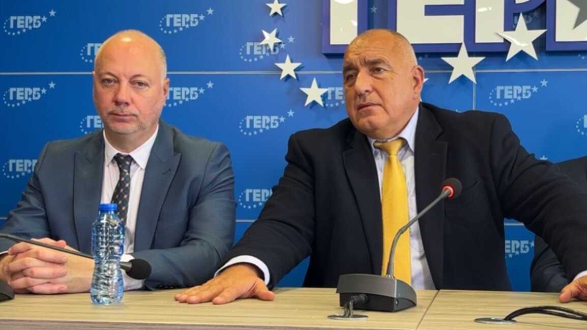 PM Rosen Zhelyazkov (L) and GERB leader Boyko Borissov.
