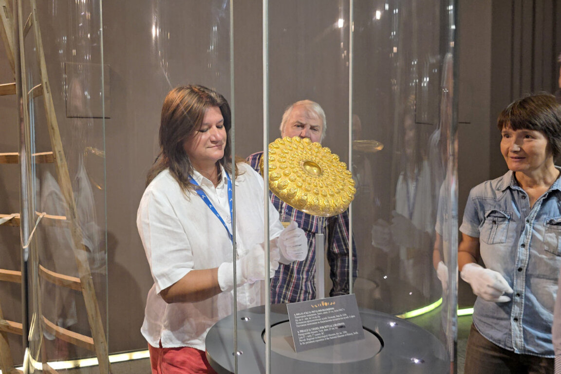 Оригиналът на съкровището ще остане в музея до 23 октомври.