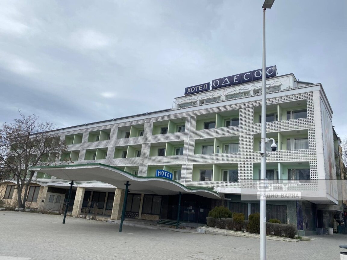 Ще бъде ли съборен хотел "Одесос" във Варна?