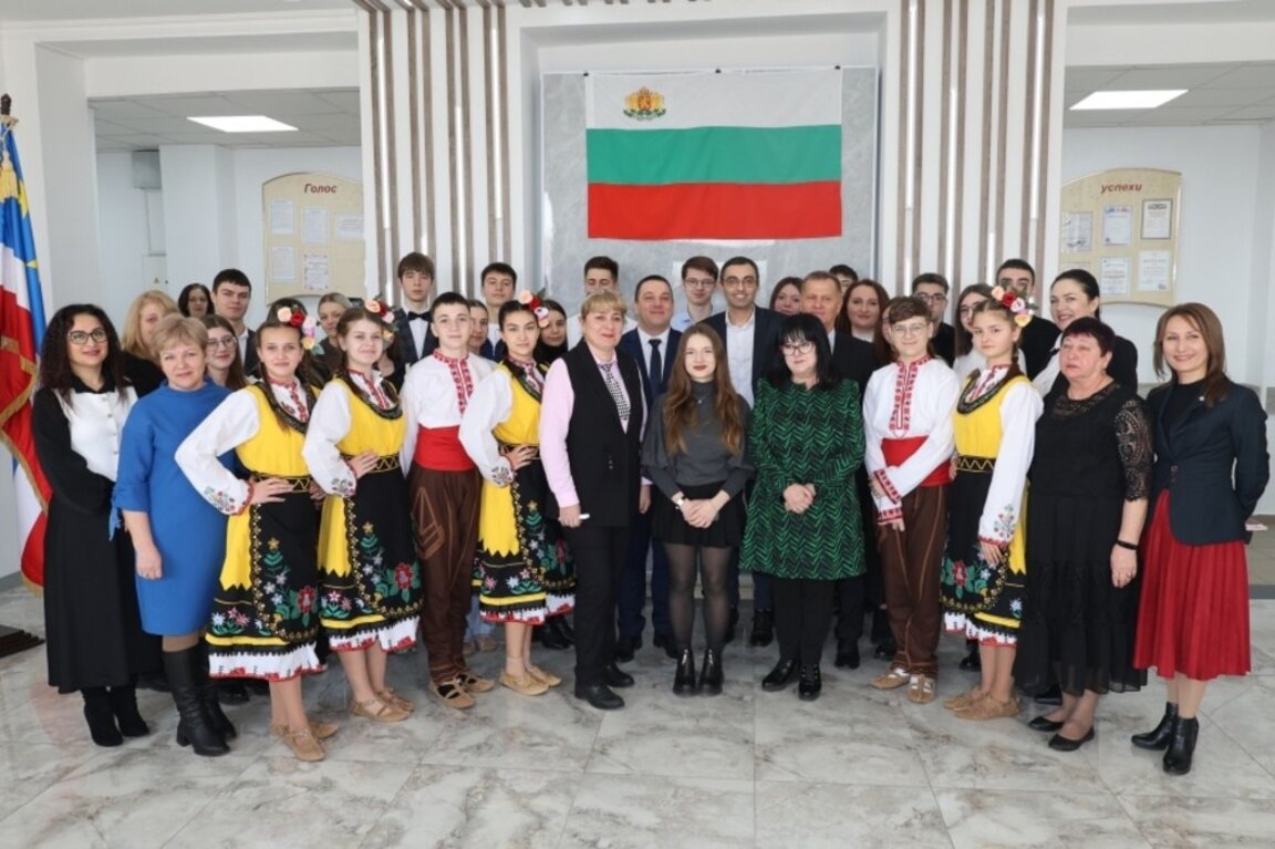 Посол Болгарии в Молдове Мая Добрева посетила школы и университет в Гагаузии