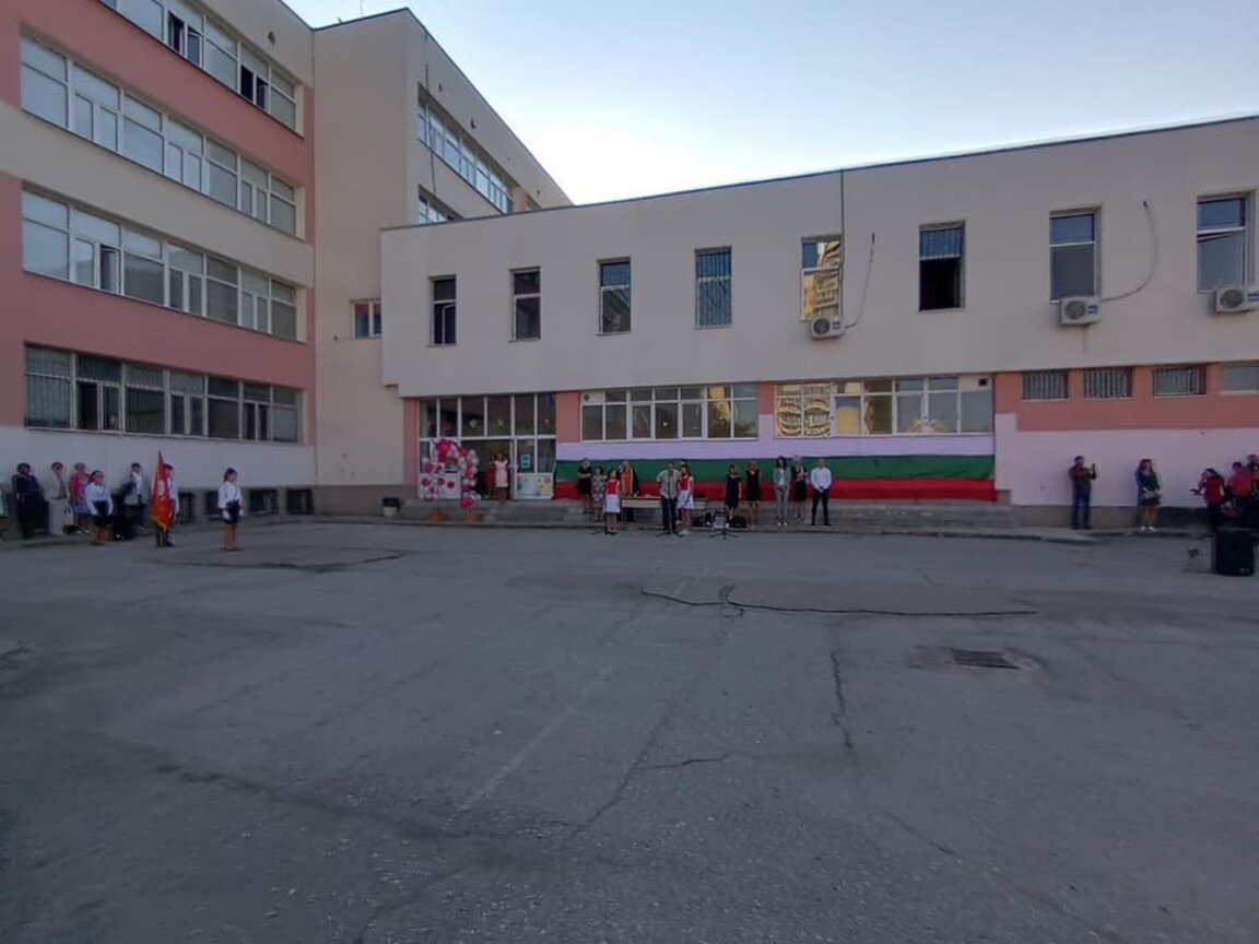 4 ОУ "Проф. Джон Атанасов" в район "Искър" отбелязва 50 години от създаването си