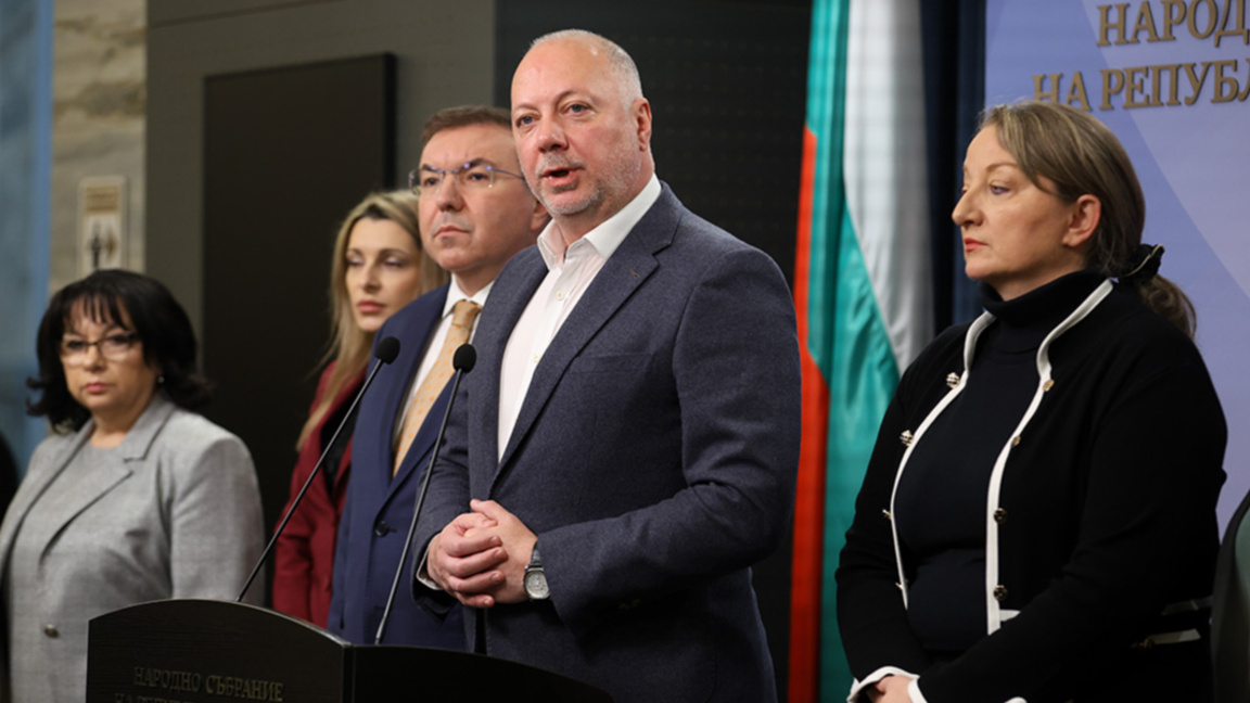 След напрежение в „триъгълника на властта“ замразиха Бюджет 2026