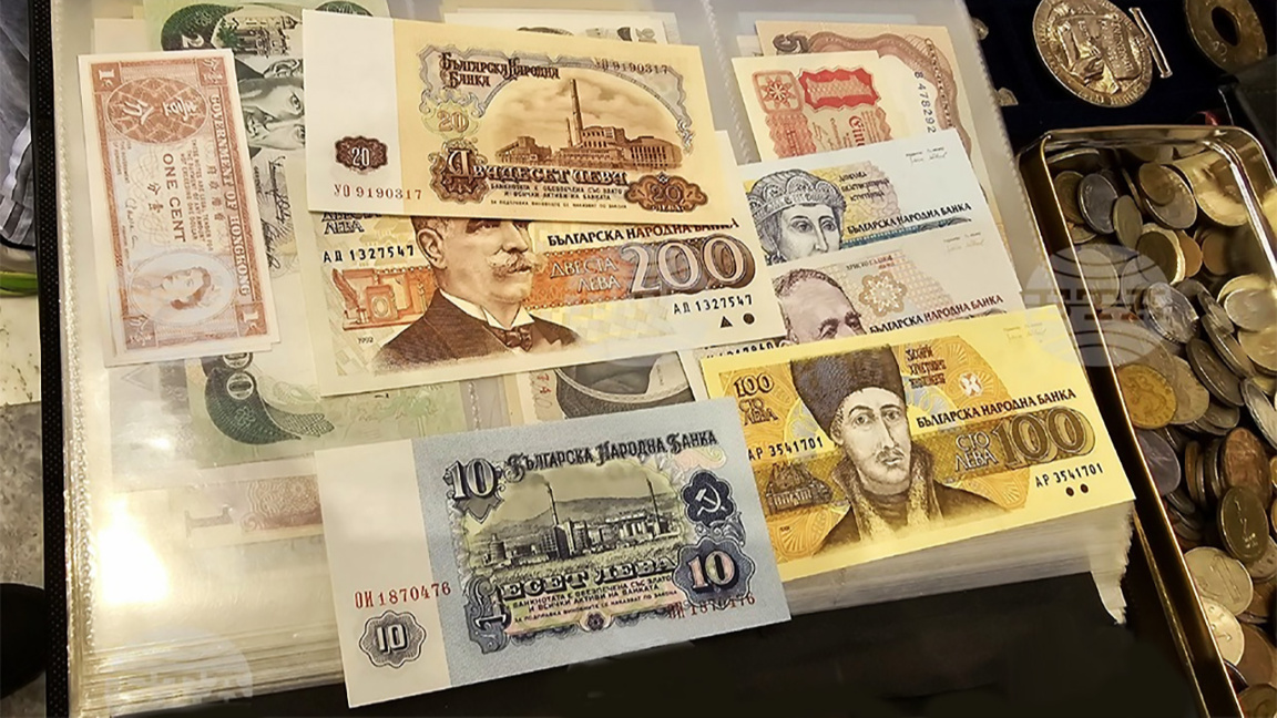 Aderarea la zona euro a stârnit interesul colecționarilor greci pentru lev