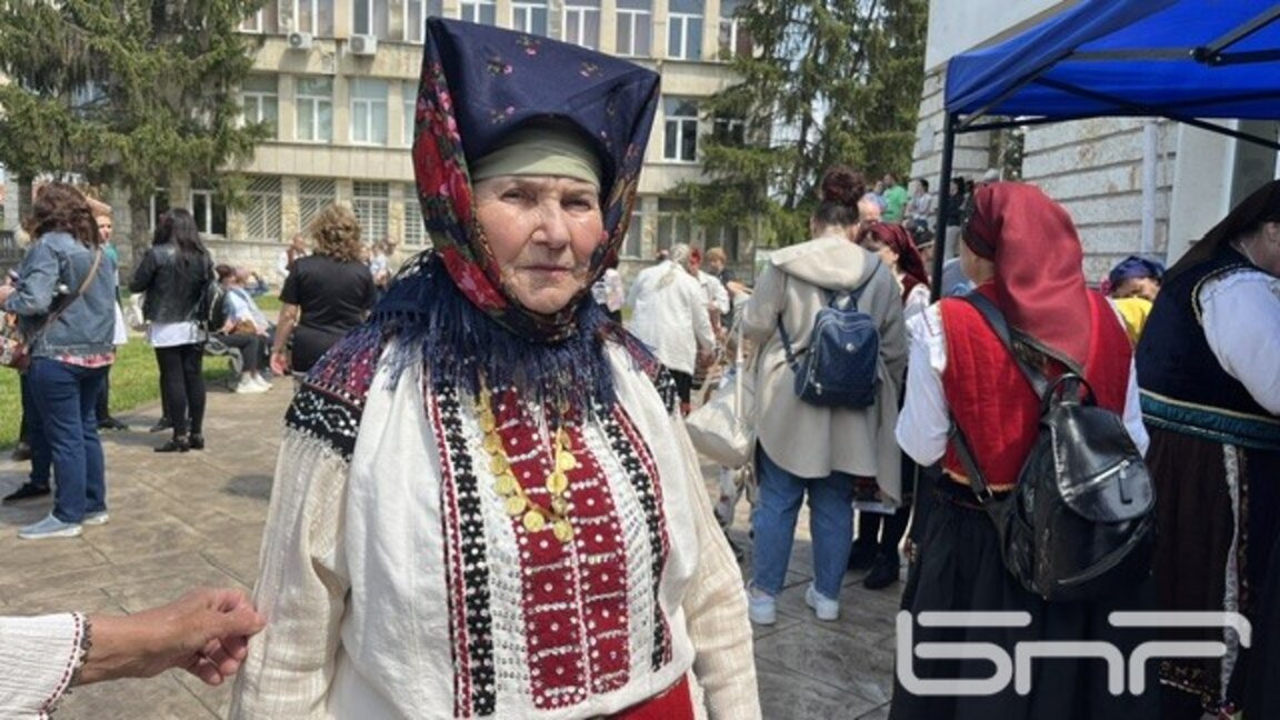 Пъстри автентични носии и кръшни народни танци бяха представени в село Николово