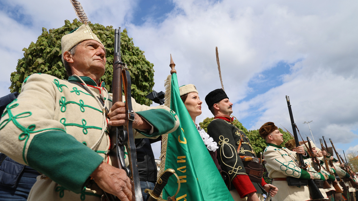 En Panaguyrishte se rinde homenaje a los héroes del Levantamiento de abril 