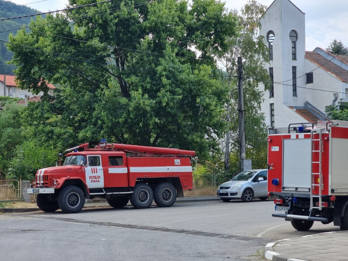 Продължава гасенето на пожара в Природен парк "Рилски манастир"