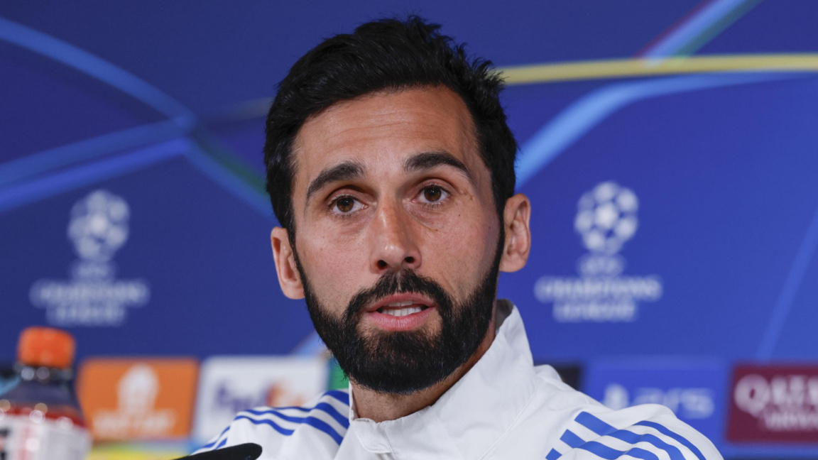 Алваро Арбелоа говори пред медиите.