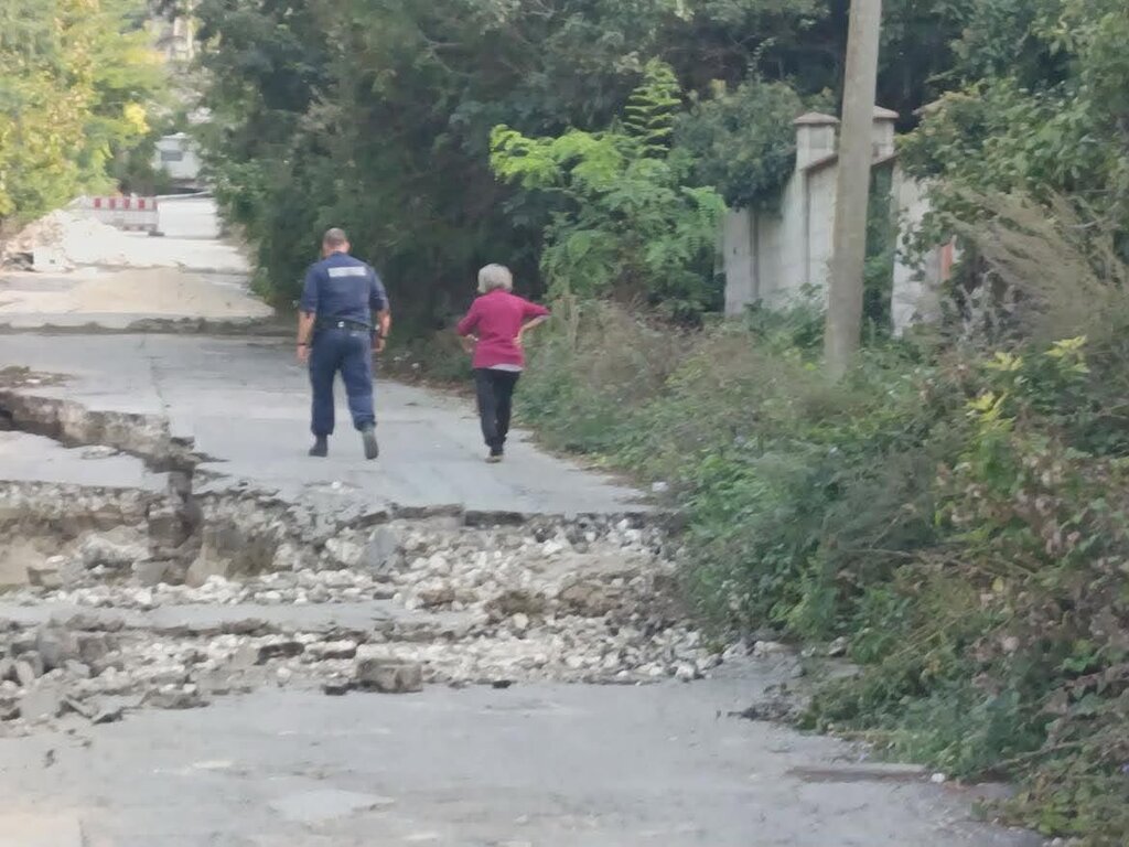 Обявиха частично бедствено положение заради свлачището в кв. "Аспарухово", Варна