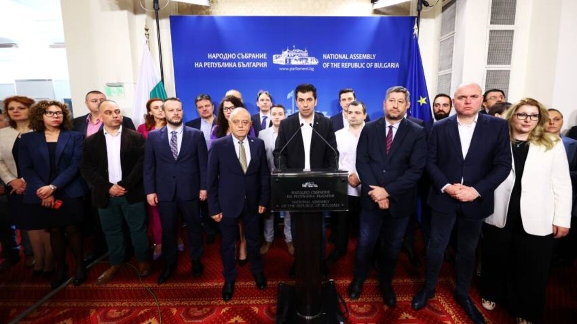 Парламентарната група на ПП-ДБ ще предложи утре НС да гласува оставката на правителство