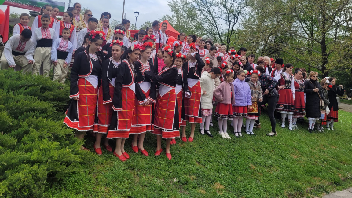 Фолклорно надиграване събира състави от страната в Кърджали