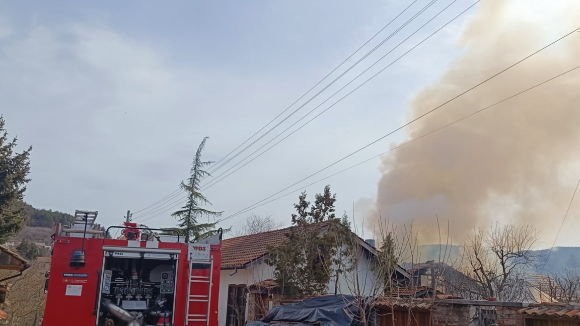Къща изгоря в старозагорското село Змейово