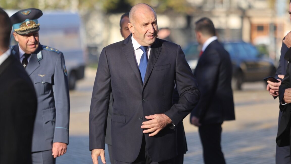 Радев иска задълбочен анализ след проверката на разбилия се преди месец изтребител