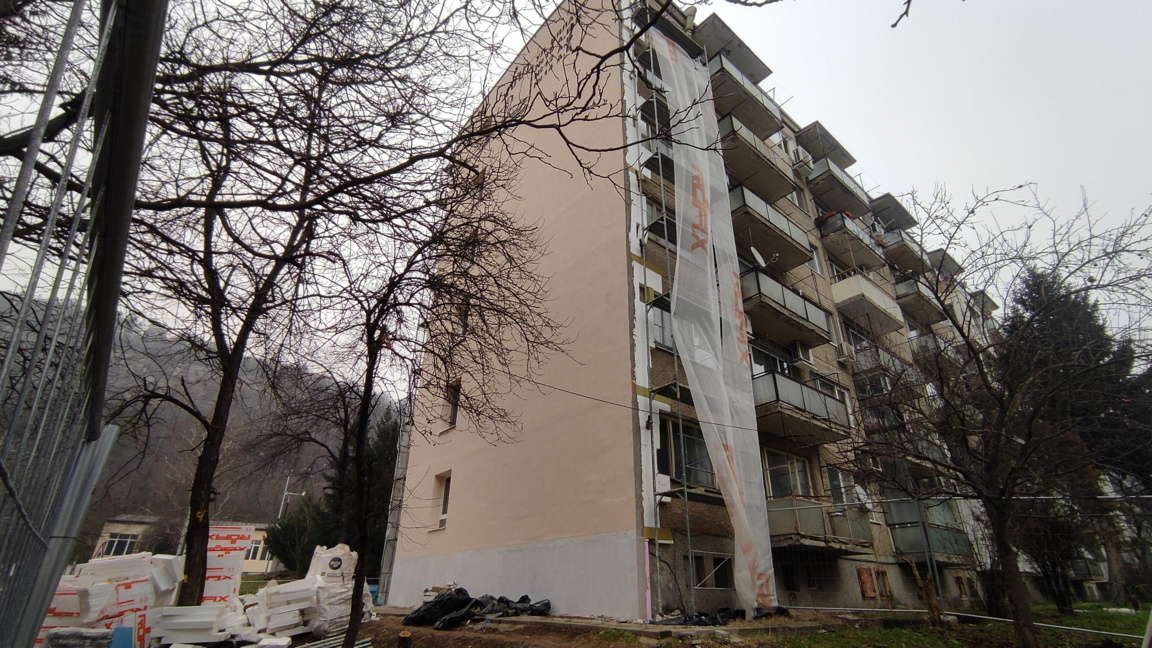 Саниране на блок в кв. "Чолаковци", В. Търново