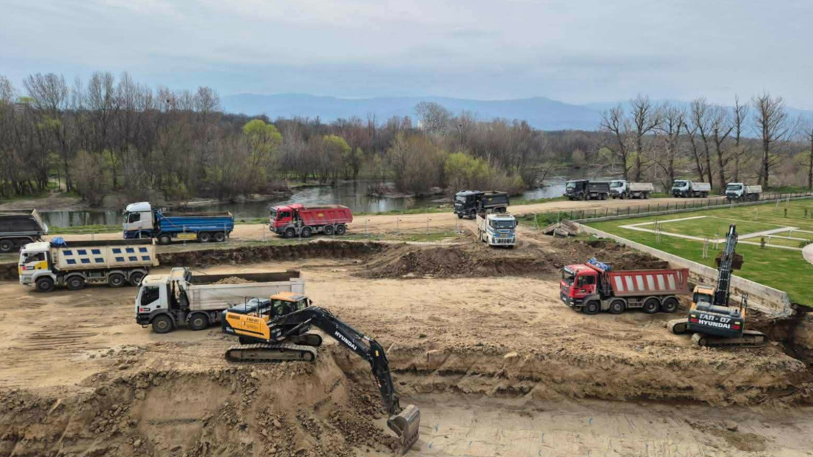 Битката заради строежа до дигата на Марица продължава