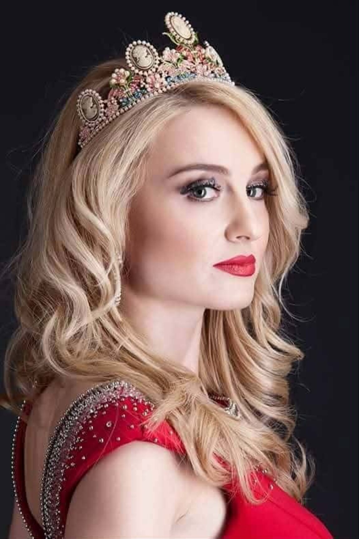 Вики Божилова