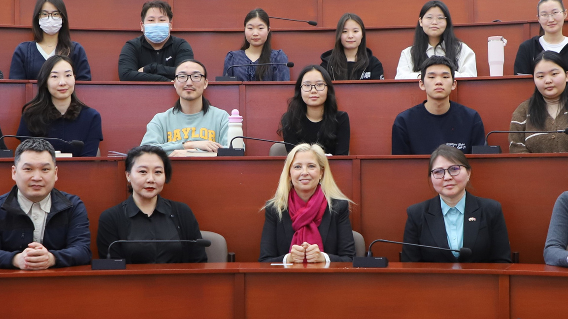 Студенти в Монголия се запознаха с България и мястото ѝ в ЕС