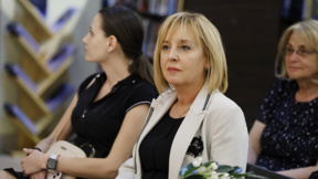 Мая Манолова става председател на Комисията за защита на потребителите