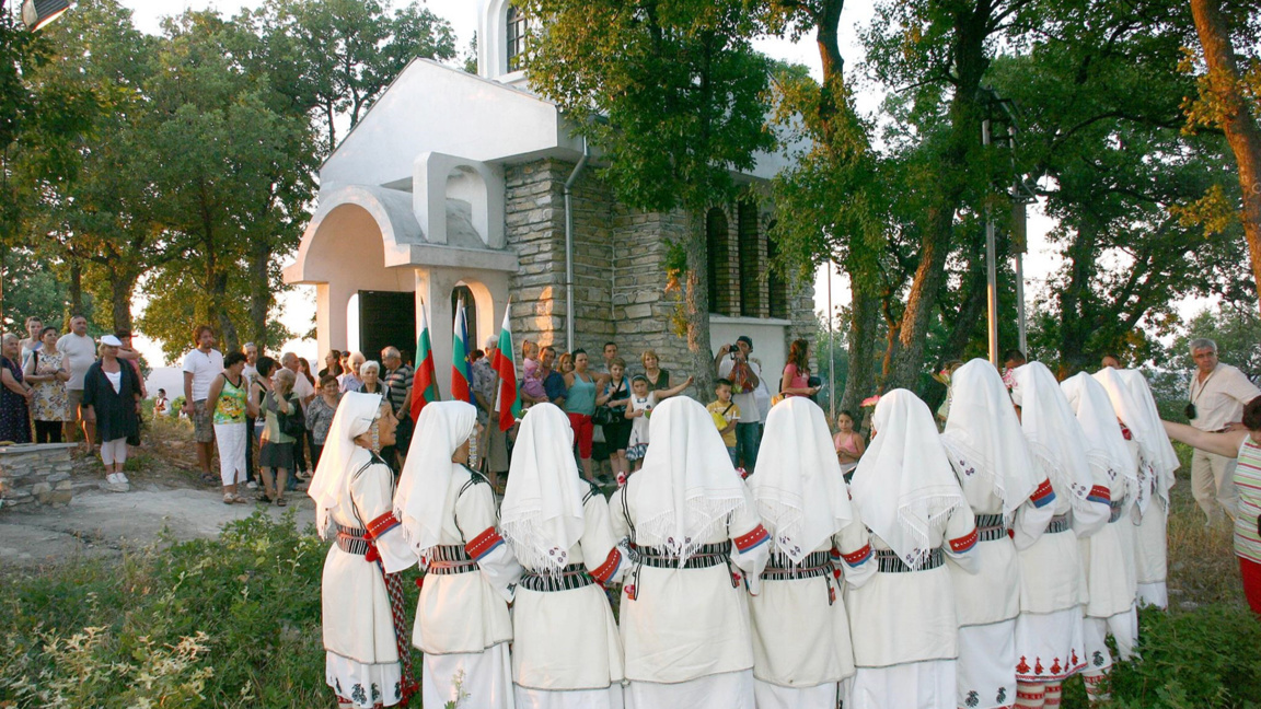One horo, two bagpipes: Bulgaria and Greece meet at Huhla