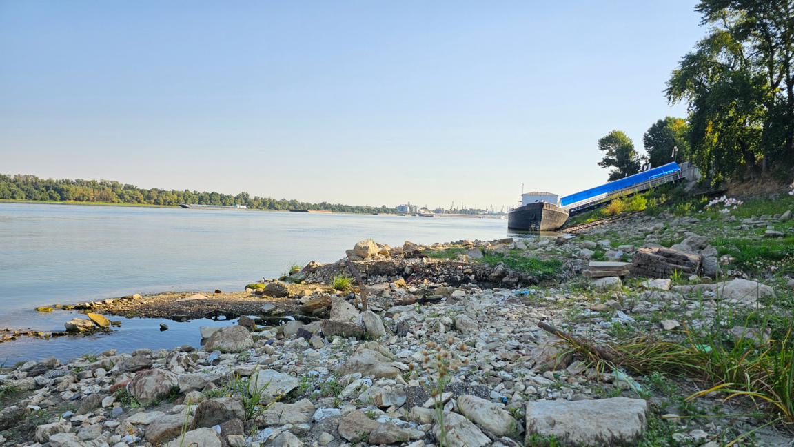 Дунав с все по-ниски води