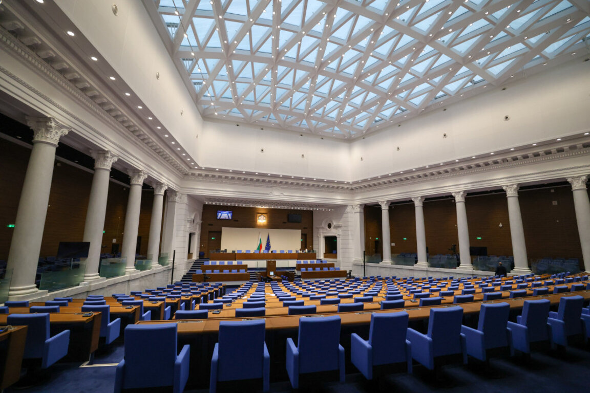 Parlament legt auf Grund der Kommunalwahlen seine Arbeit nieder