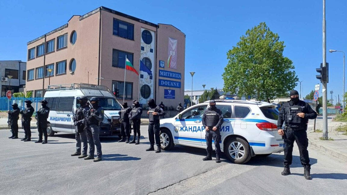 Арестуваха шефа на митницата в Пловдив за контрабанда на цигари на Паскал