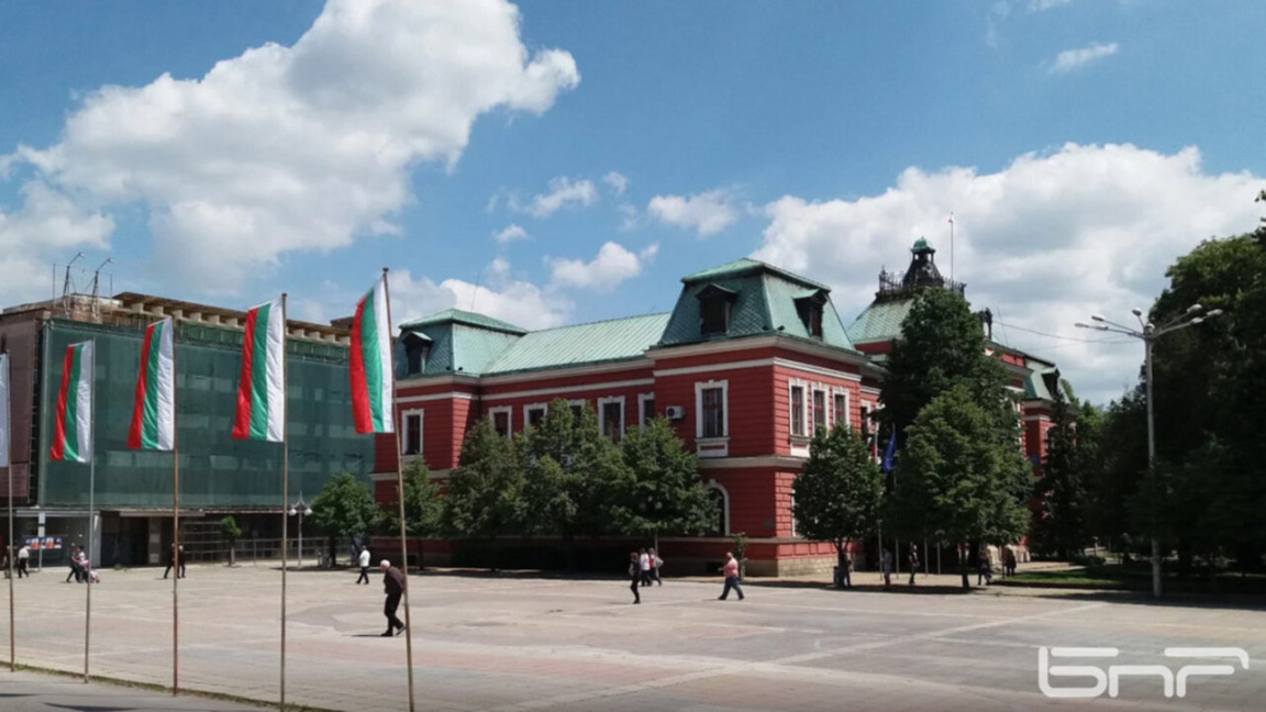 Благотворително хоро на пл. "Велбъжд" в Кюстендил от 12:30 ч.