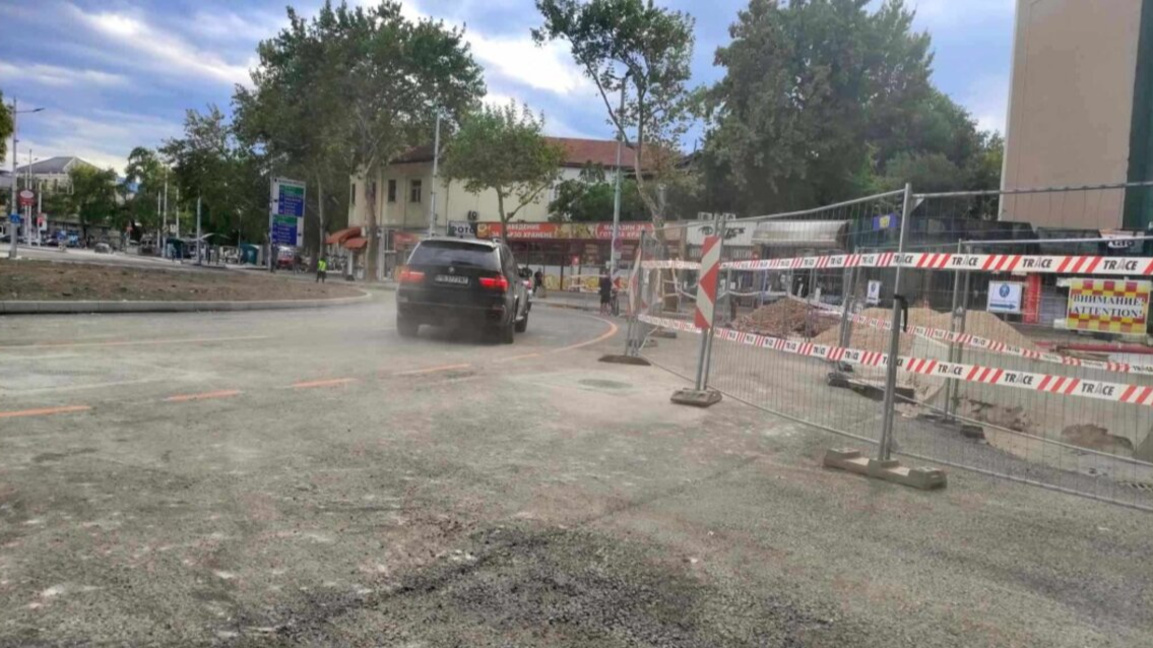 До края на седмицата трафикът по бул. "В. Априлов" ще стига до гарата