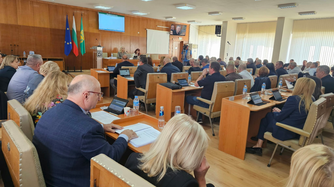 Съветниците без заплати до приемането на бюджета