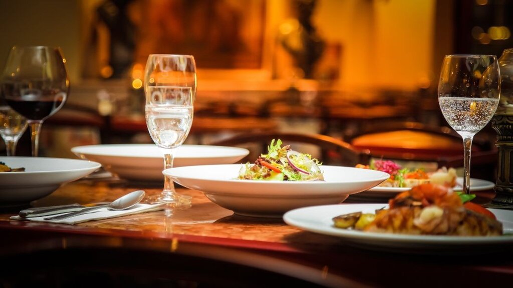 En plein été, restaurateurs et clients se préparent à l’arrivée de l’euro